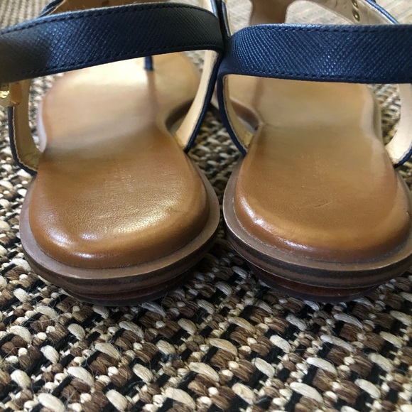 🔵MICHAEL Michael Kors Navy Blue Plate Flat Toe Thong Sandals - Picture 8 of 10